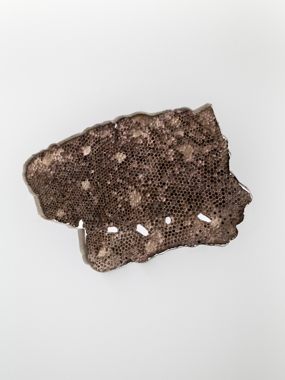 Simul et singulis, Lulu Nuti, bronze, 37x25x3 cm, 2019 © GALERIE CHLOE SALGADO